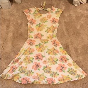 Flower cap sleeved dress